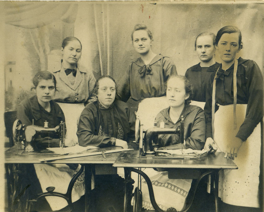 Nähgruppe, Foto ca. 1928